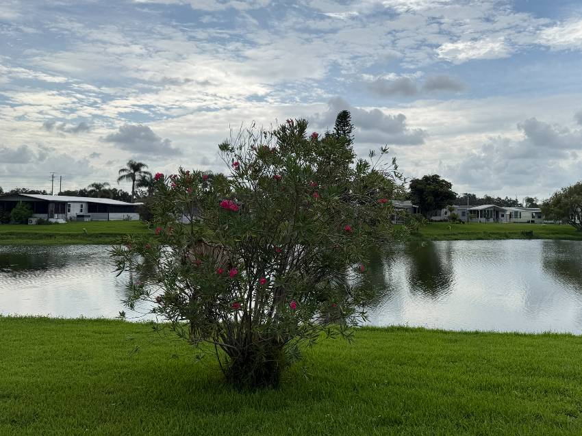 Ellenton, FL Mobile Home for Sale located at 4112 Lakeview Dr S Colony Cove